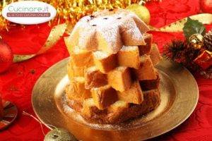 alberelli di pandoro con crema pasticcera e ribes
