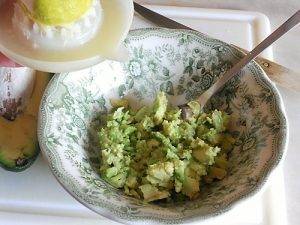 Guacamole preparazione 9