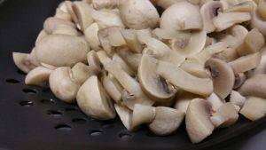 Funghi E Patate preparazione 8