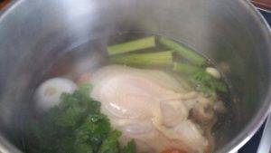 Brodo di pollo o di gallina preparazione 3