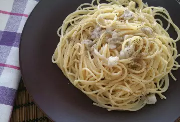CACIO E PEPE, UN PRIMO PIATTO FACILE E VELOCE