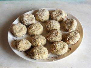 Polpette di Pollo fritte con melanzane preparazione 7