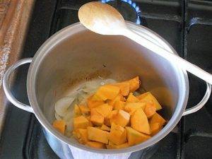 Vellutata di zucca preparazione 1