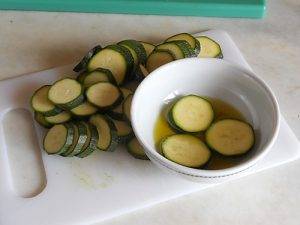 Zucchine gratinate, un contorno sfizioso! preparazione 2