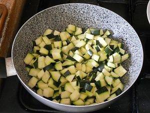 Hamburger di Zucchine, un piacevole secondo di verdure preparazione 2