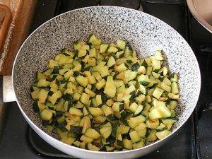 Hamburger di Zucchine, un piacevole secondo di verdure preparazione 3