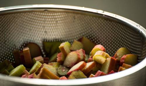 Come pulire il rabarbaro e usarlo in cucina