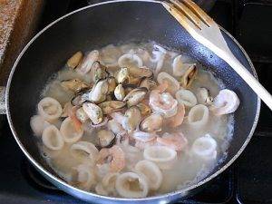 Calamarata del pescatore al cartoccio preparazione 3