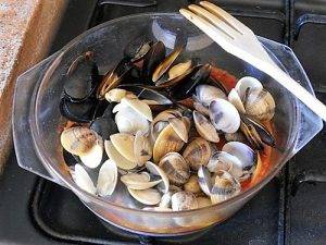 Cozze e vongole alla marinara: ricetta golosa! preparazione 6