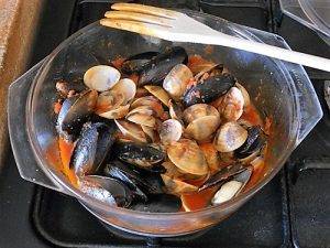 Cozze e vongole alla marinara: ricetta golosa! preparazione 7