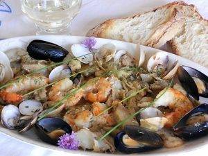 Gamberi e frutti di mare alla romana preparazione 7