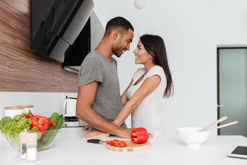 Amore e cucina: le migliori storie nascono tra i fornelli