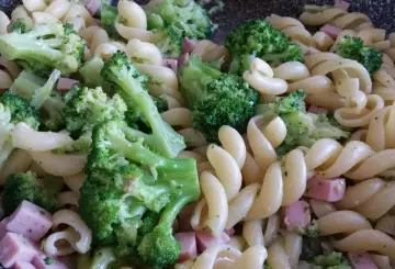 PASTA CON CAVOLFIORE VERDE, PIATTO TUTTO DA GUSTARE
