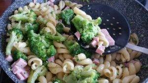 Pasta Con Cavolfiore Verde, piatto tutto da gustare preparazione 5