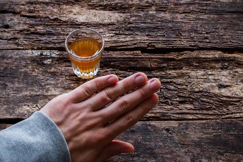 Dipendenza da alcol, i rimedi casalinghi