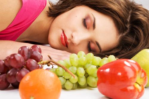 Tutti gli alimenti che favoriscono il sonno