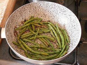 Fagiolini in padella, tanto gusto in economia! preparazione 6