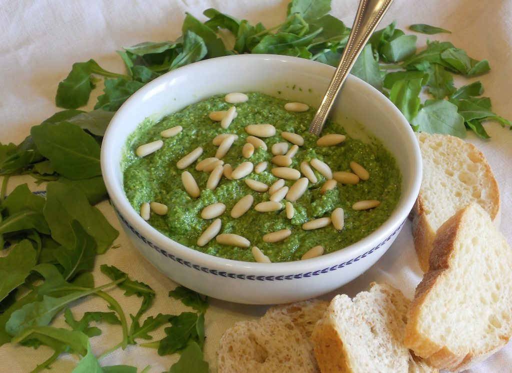 Pesto alla rucola, la salsa senza cottura