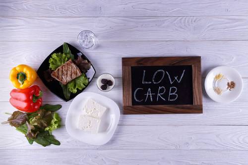 Dieta atkins, al bando i carboidrati: occhio ai rischi