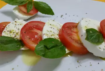 INSALATA CAPRESE, I COLORI E I SAPORI DELL'ITALIA