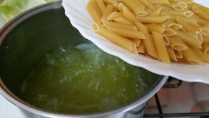 Pasta con la verza, il piatto ideale anche per i vegetariani preparazione 3