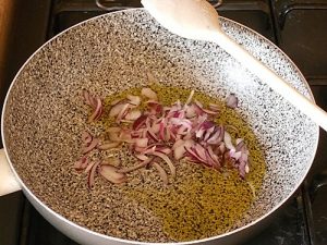 Risotto alle carote, un primo piatto sano e gustoso preparazione 1