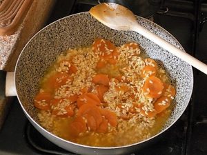 Risotto alle carote, un primo piatto sano e gustoso preparazione 7