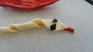 Grissini di pasta sfoglia per halloween preparazione 3