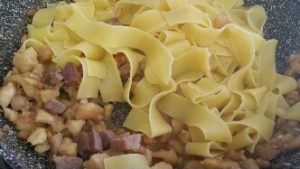 Pasta Con Castagne, un primo ricco di sapore preparazione 6