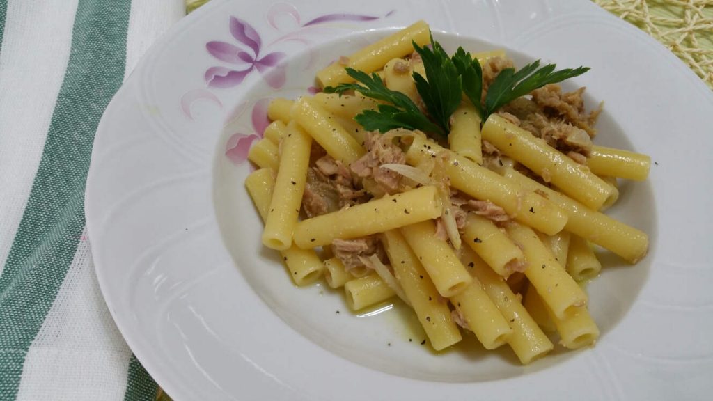 Pasta con tonno e cipolle, un primo da gustare