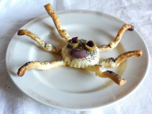 Lasagne di halloween con curiosi ragnetti preparazione 17