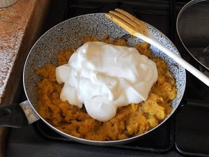 Lasagne di halloween con curiosi ragnetti preparazione 4