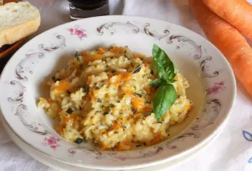 RISOTTO ALLE CAROTE, UN PRIMO PIATTO SANO E GUSTOSO