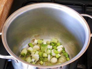 Vellutata di cavolfiore con occhietti di halloween preparazione 1