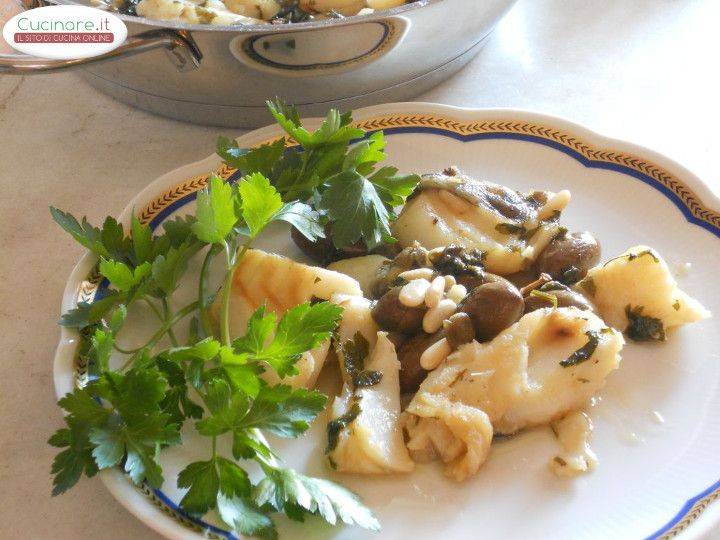 Baccalà al verde con Pinoli Acciughe Capperi e Olive piccanti preparazione 7