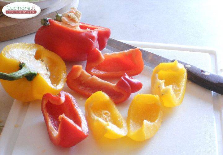 Barchette di Peperoni con crema di Zucchine alla Menta e Acciughe preparazione 2
