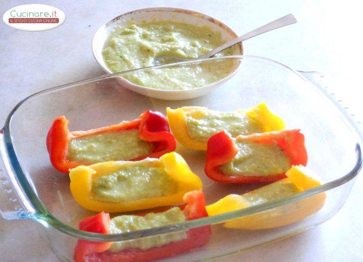 Barchette di Peperoni con crema di Zucchine alla Menta e Acciughe preparazione 5