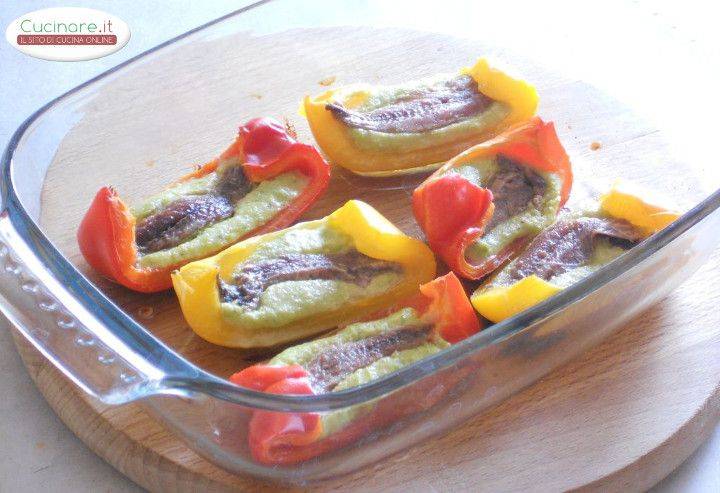 Barchette di Peperoni con crema di Zucchine alla Menta e Acciughe preparazione 8