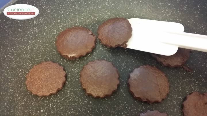Biscotti in padella al Cacao ripieni preparazione 7
