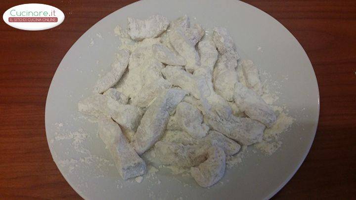 Bocconcini di Pesce Spada Fritti preparazione 1