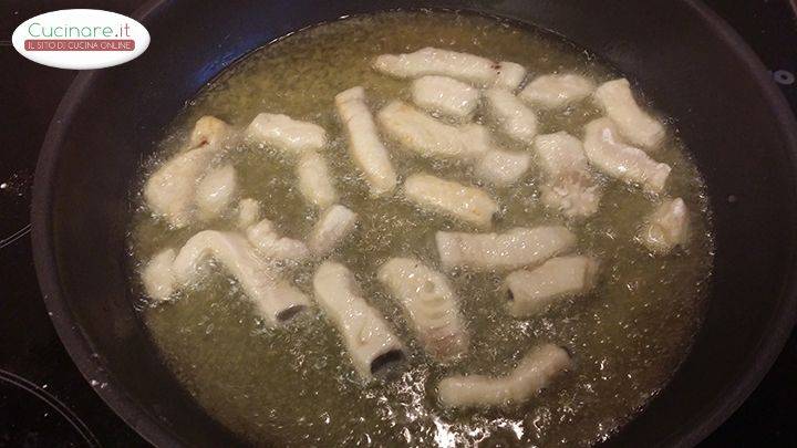 Bocconcini di Pesce Spada Fritti preparazione 2