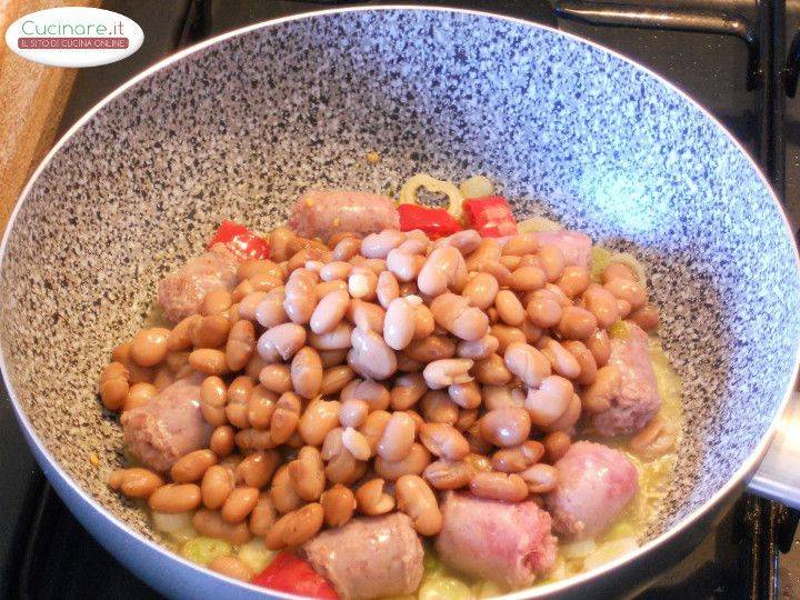 Bocconcini di Salsiccia al Peperoncino e Mirto con Fagioli borlotti preparazione 5