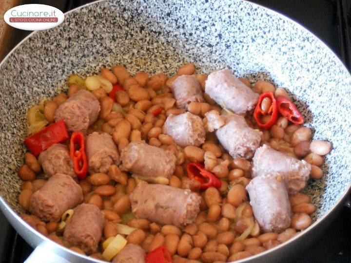 Bocconcini di Salsiccia al Peperoncino e Mirto con Fagioli borlotti preparazione 6