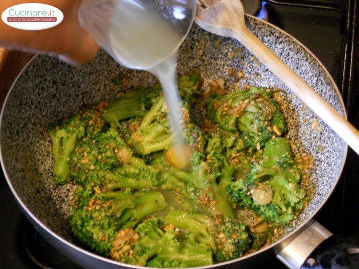 Broccoletti sfiziosi in Salsa di Acciughe, Arachidi e Limone preparazione 15