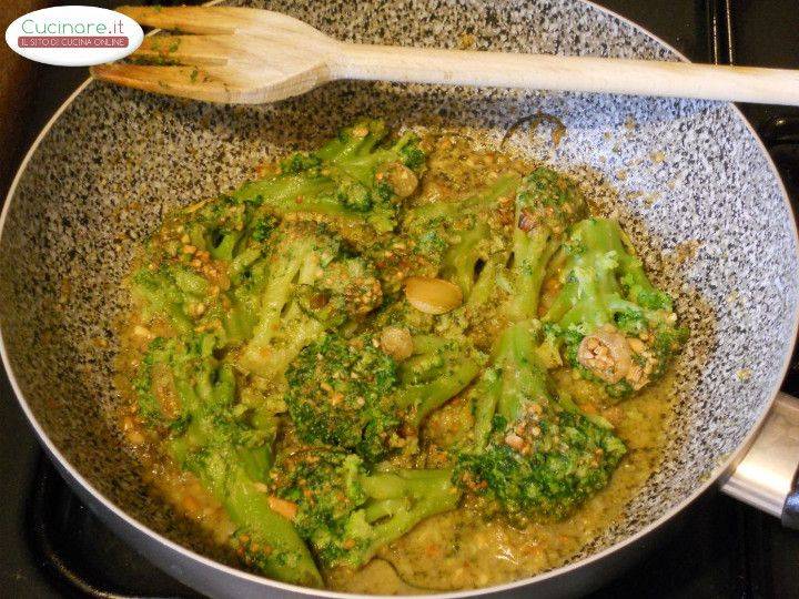 Broccoletti sfiziosi in Salsa di Acciughe, Arachidi e Limone preparazione 16