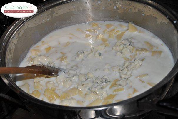 Bucatini al latte e formaggi preparazione 5