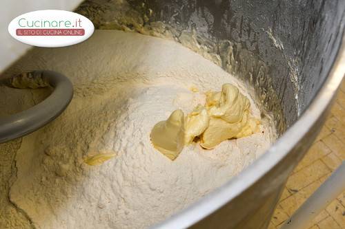 Cantucci al Gorgonzola con Noci e Pinoli preparazione 5