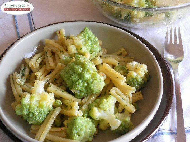Caserecce Alla Colatura Di Alici Con Broccolo Romanesco preparazione 10