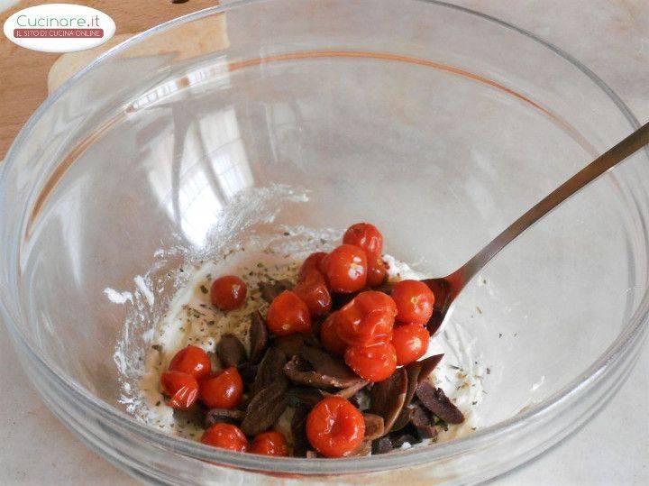 Caserecce con Caprino, Olive piccanti e Pomodorini grigliati preparazione 6