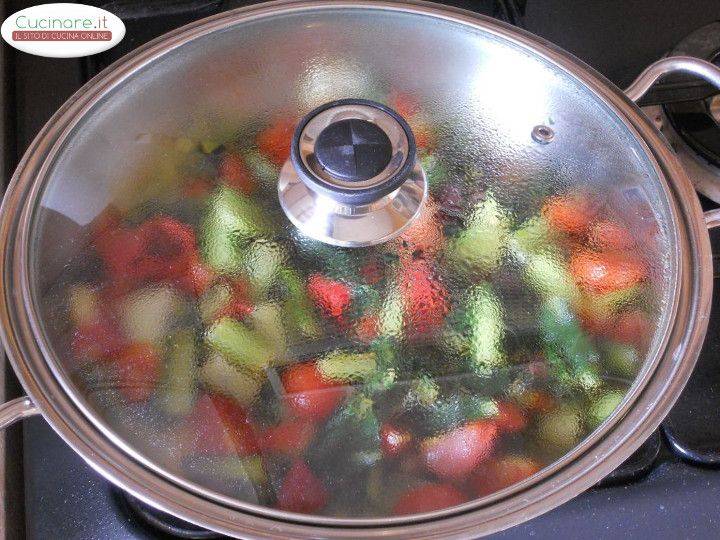 Cicoria stufata con peperoncino, olive e capperi preparazione 5